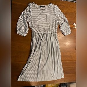 Merokeety medium black and white dress. Super comfy!